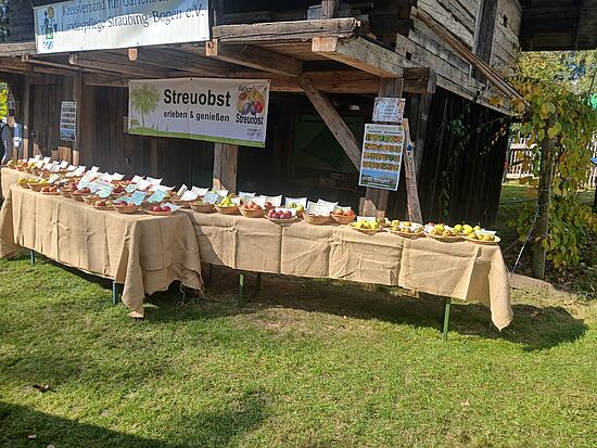 Obst- und Schmankerlmarkt